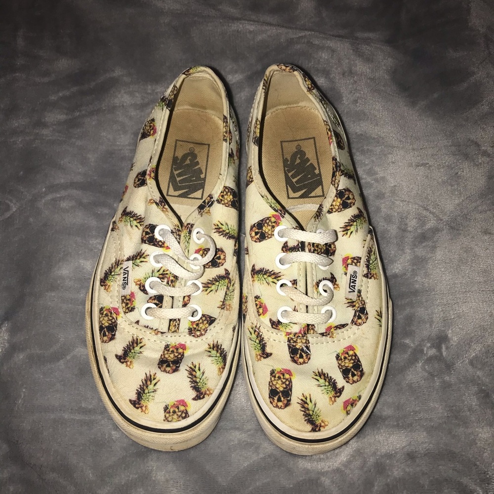 Pineapple skull vans